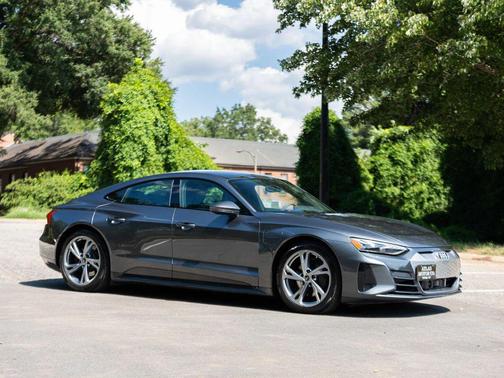 Daytona Gray Pearl Effect 2022 Audi e-tron GT Premium Plus
