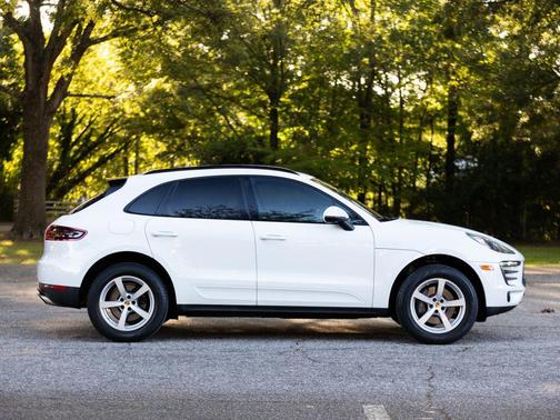 2018 Porsche Macan Sport Utility 4D