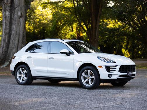 2018 Porsche Macan Sport Utility 4D