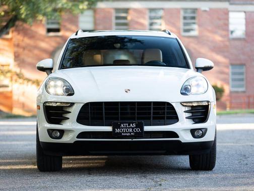 2018 Porsche Macan Sport Utility 4D