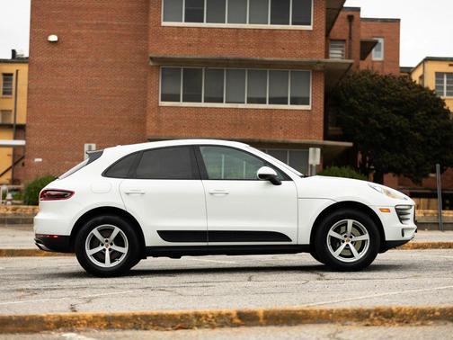 2018 Porsche Macan Sport Utility 4D