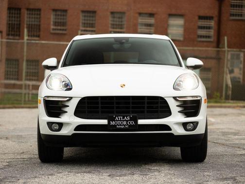 2018 Porsche Macan Sport Utility 4D