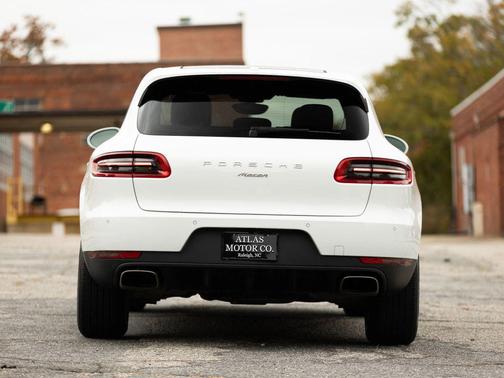 2018 Porsche Macan Sport Utility 4D