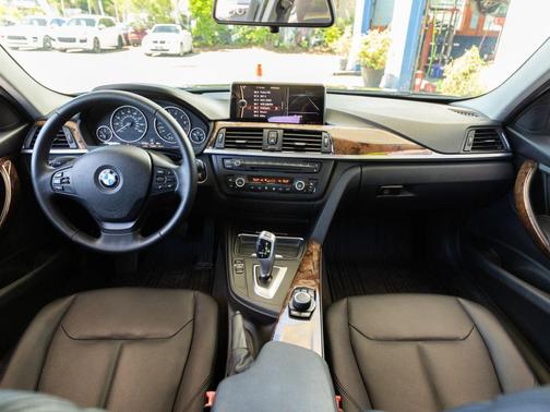 Black 2014 BMW 320 i