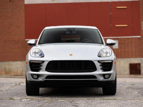 Rhodium Silver Metallic 2018 Porsche Macan Macan Sport Edition