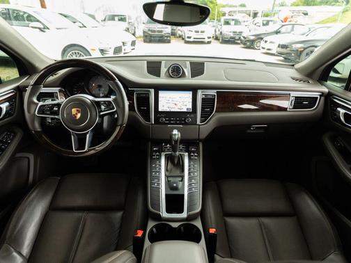Rhodium Silver Metallic 2018 Porsche Macan Macan Sport Edition