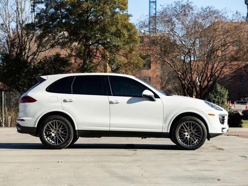 2017 Porsche Cayenne Platinum Edition