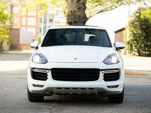 White 2017 Porsche Cayenne GTS