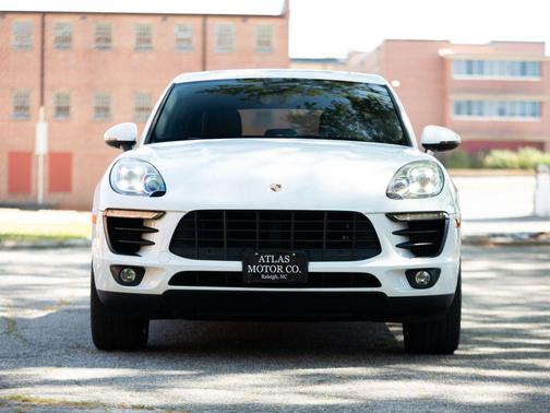 2018 Porsche Macan Macan Sport Edition