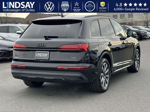 2022 Audi Q7 45 Premium Plus