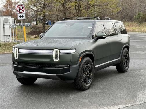2025 Rivian R1S Adventure