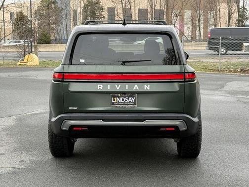 2025 Rivian R1S Adventure