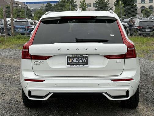 2023 Volvo XC60 Recharge Plug-In Hybrid T8 Ultimate Dark Theme