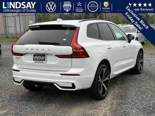 2023 Volvo XC60 Recharge Plug-In Hybrid T8 Ultimate Dark Theme