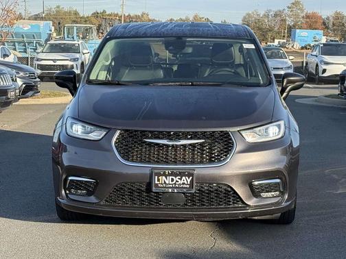 2023 Chrysler Pacifica Hybrid Touring L