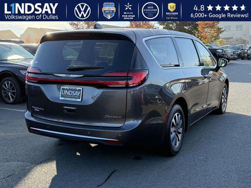 2023 Chrysler Pacifica Hybrid Touring L
