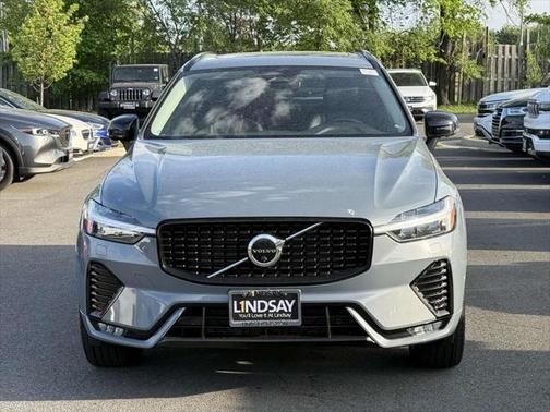 2023 Volvo XC60 B5 Plus Dark Theme