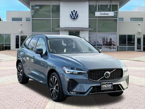 2023 Volvo XC60 B5 Plus Dark Theme