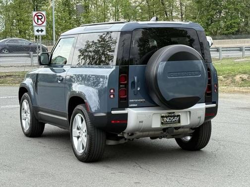 2023 Land Rover Defender 90 SE