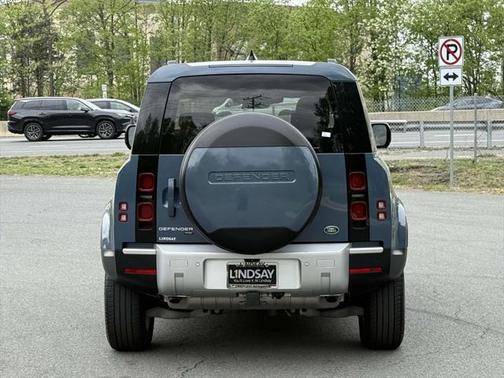 2023 Land Rover Defender 90 SE