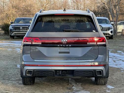 2025 Volkswagen Atlas 2.0T Peak Edition