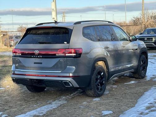 2025 Volkswagen Atlas 2.0T Peak Edition