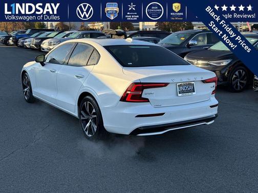 2024 Volvo S60 B5 Core Dark Theme