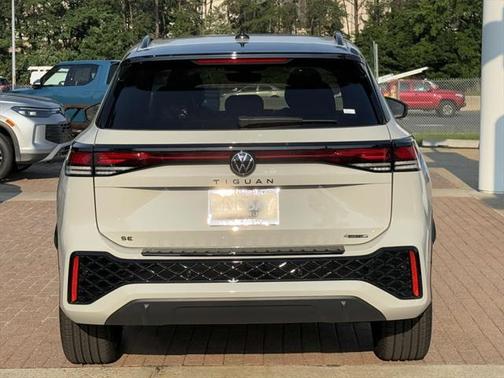 2025 Volkswagen Tiguan 2.0T SE R-Line Black 4MOTION