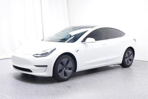 Photo 3 of 34 of 2020 Tesla Model 3 Standard Range Plus