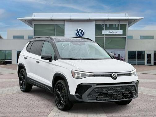 2025 Volkswagen Taos 1.5T SE Black