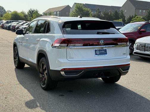 2025 Volkswagen Atlas Cross Sport 2.0T SE w/Technology 4MOTION