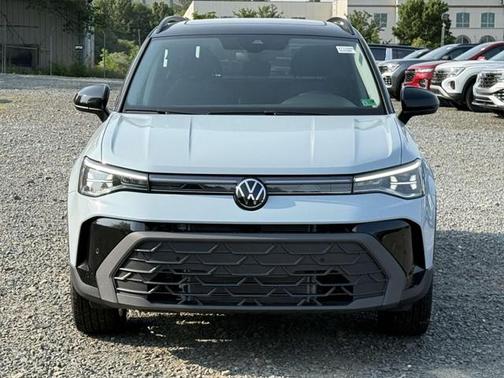 2025 Volkswagen Taos 1.5T SE Black