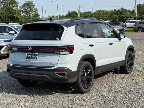 2025 Volkswagen Taos 1.5T SE Black