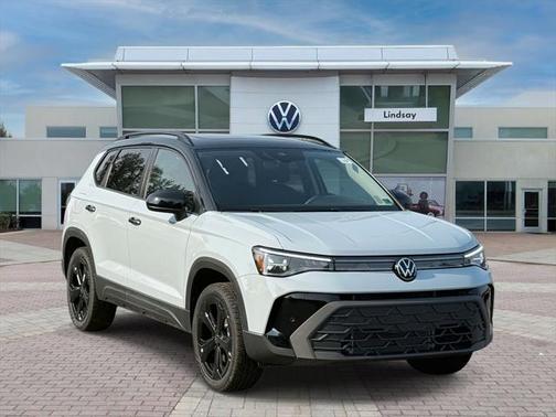 2025 Volkswagen Taos 1.5T SE Black