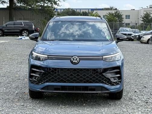 2025 Volkswagen Tiguan 2.0T SE R-Line Black 4MOTION