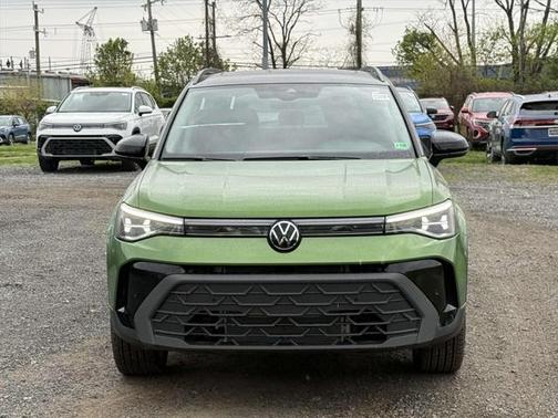 2025 Volkswagen Taos 1.5T SE Black