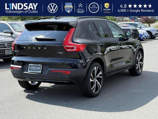 2022 Volvo XC40 T5 R-Design