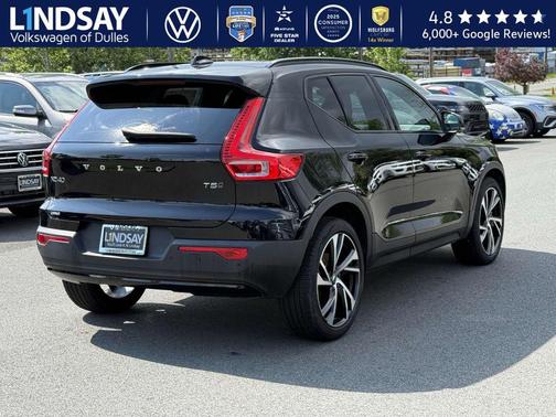 2022 Volvo XC40 T5 R-Design