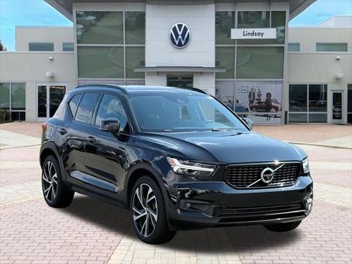 2022 Volvo XC40 T5 R-Design