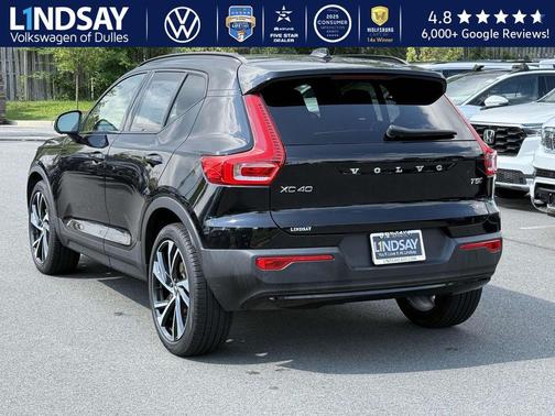 2022 Volvo XC40 T5 R-Design