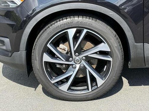 2022 Volvo XC40 T5 R-Design