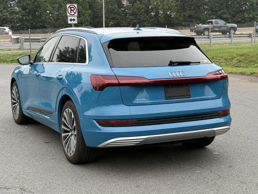 2019 Audi e-tron Premium Plus