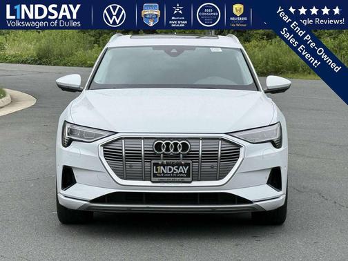 2022 Audi e-tron Premium Plus