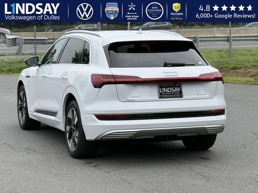 2022 Audi e-tron Premium Plus