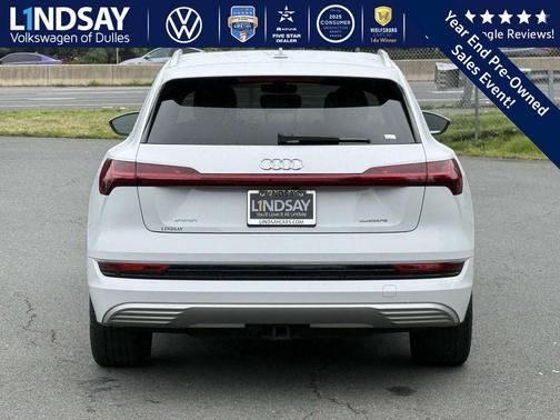 2022 Audi e-tron Premium Plus