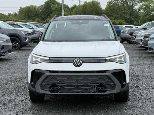 2025 Volkswagen Taos 1.5T SE Black