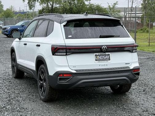 2025 Volkswagen Taos 1.5T SE Black