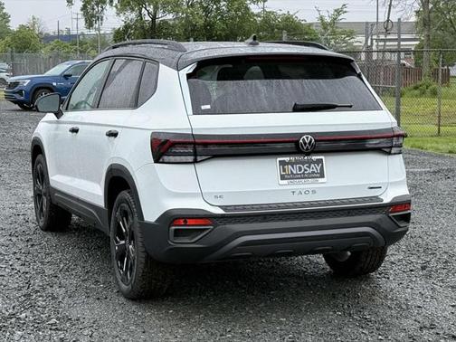 2025 Volkswagen Taos 1.5T SE Black