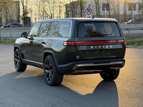 2023 Rivian R1S Adventure