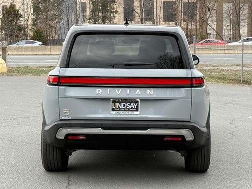 2023 Rivian R1S Adventure